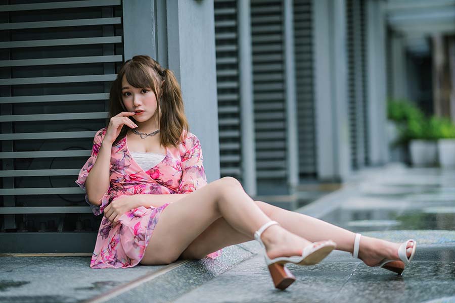 Girls in short dresses in Zhuhai