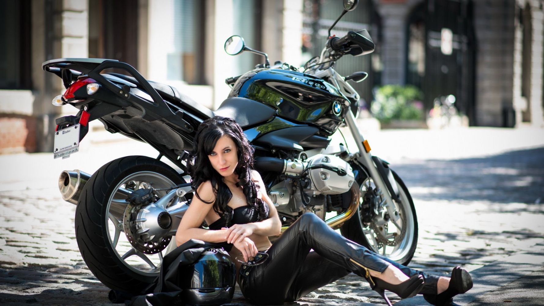 European women on bikes in Zhuhai