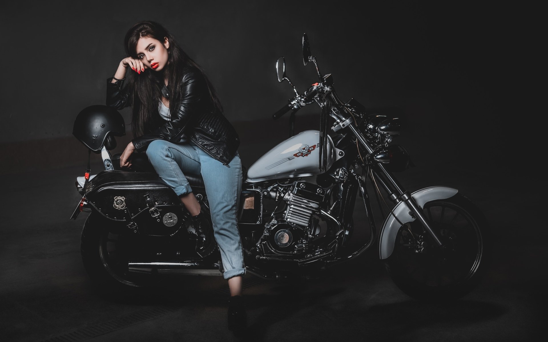 Biker girls: style and drive in Zhuhai