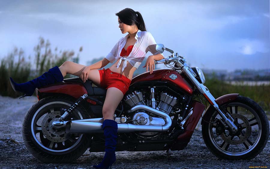 Beautiful girls and motorcycles in Zhuhai