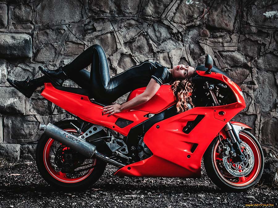 Beautiful girl Beautiful girls and motorcycles in Zhuhai