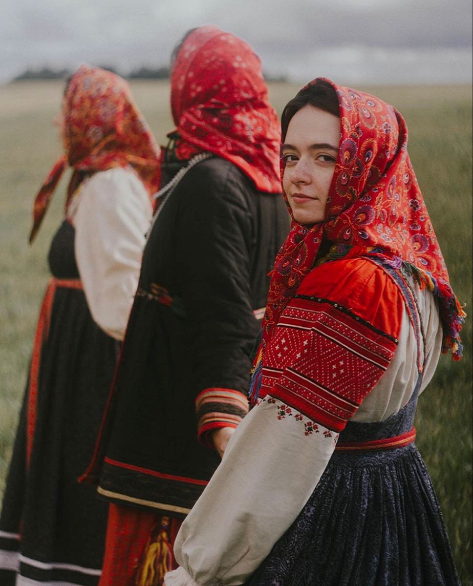 Women in Slavic costumes in Zhuhai