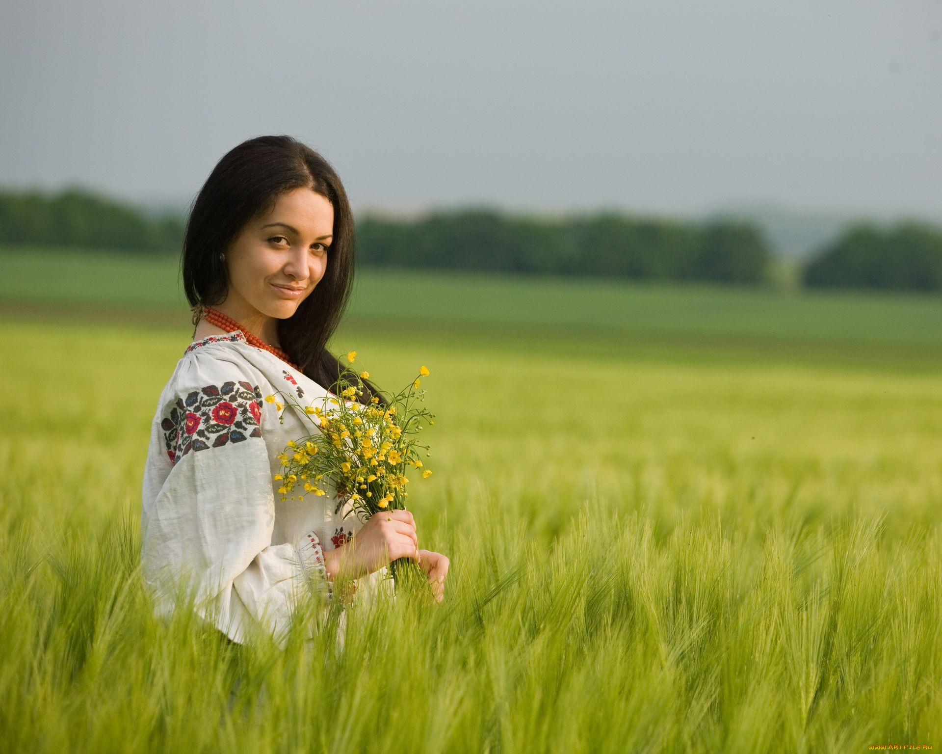 Women in Slavic costumes in Zhuhai