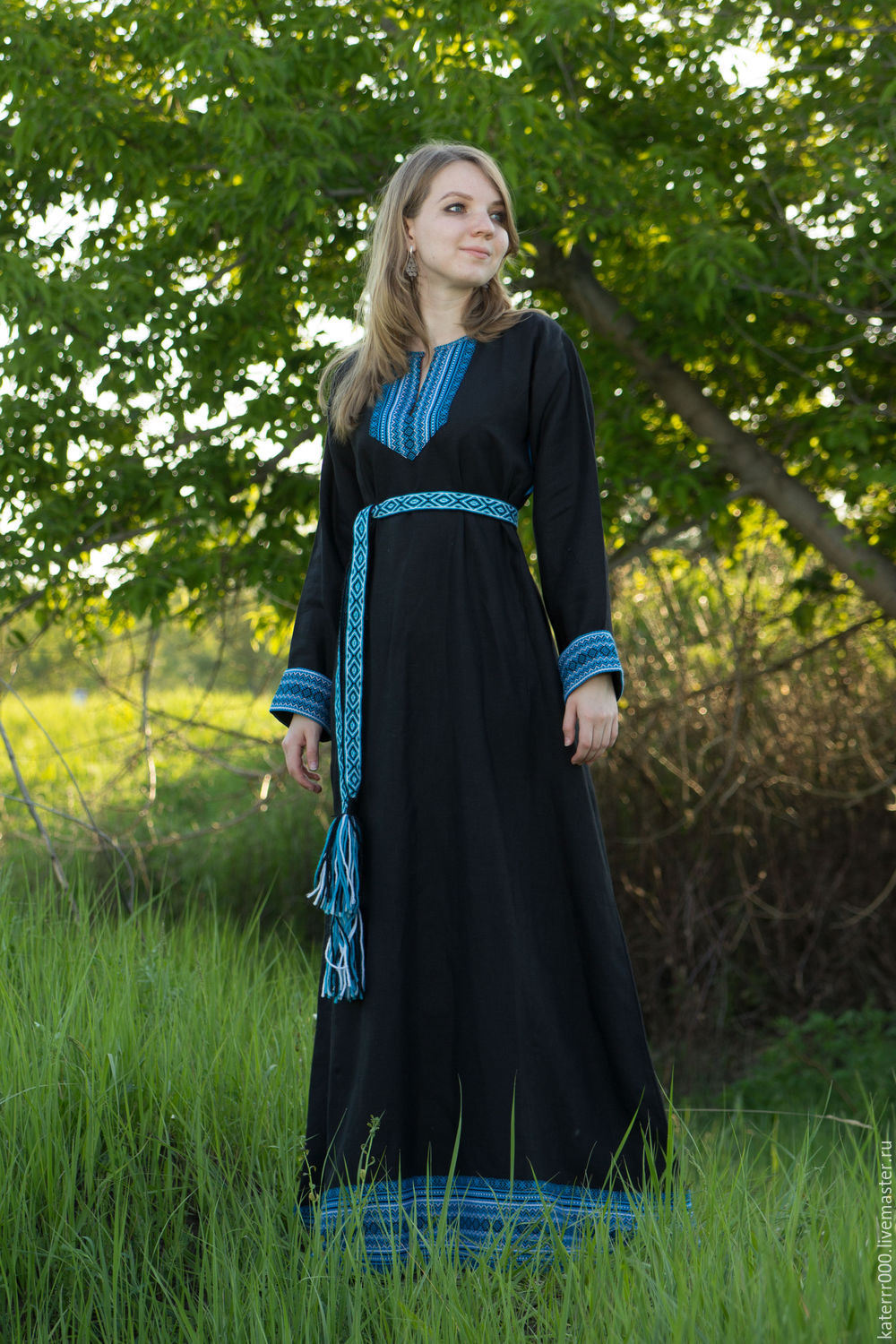 Women in Slavic costumes in Zhuhai