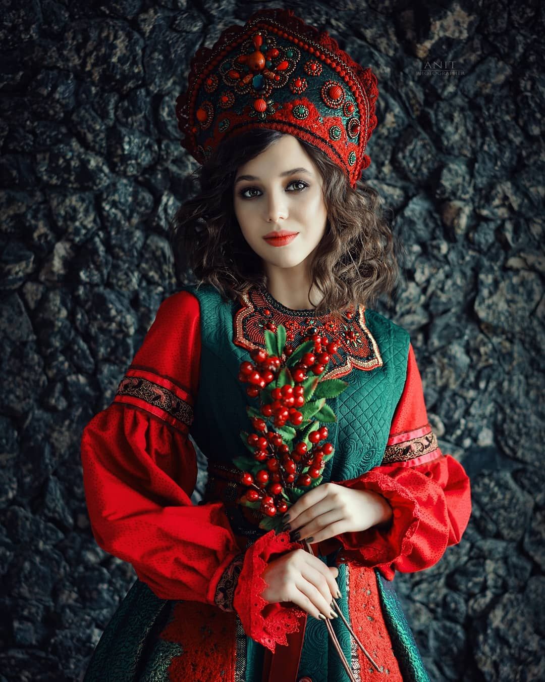 Nude girl Women in Slavic costumes in Zhuhai