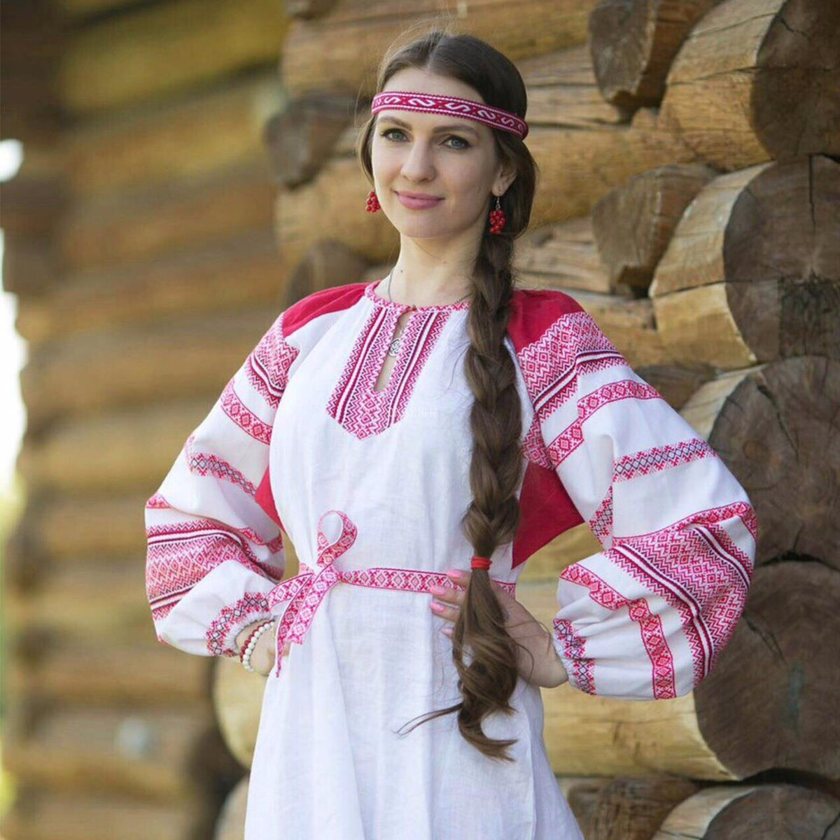 Girls in Slavic costumes in Zhuhai