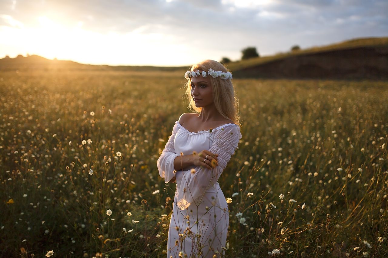 Girls in Slavic costumes in Zhuhai
