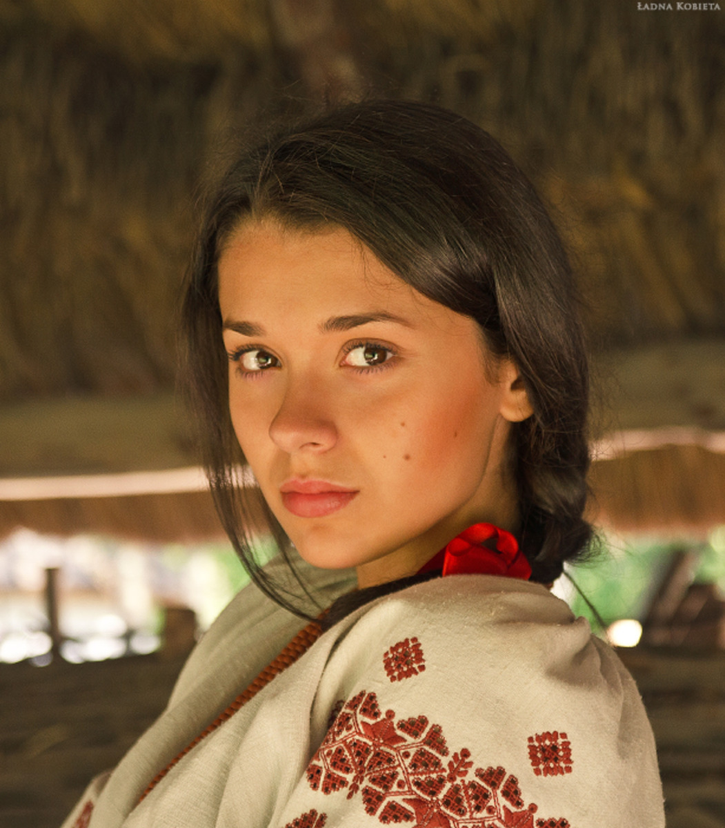 Girls in Slavic costumes in Zhuhai