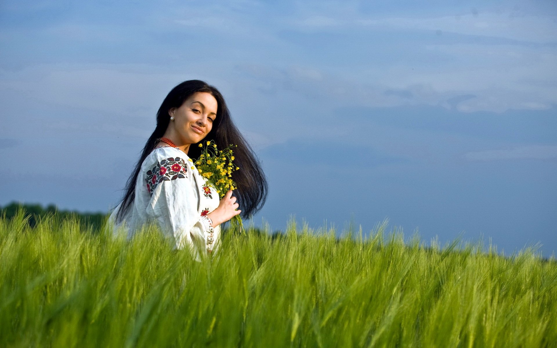 Girls in Slavic costumes in Zhuhai