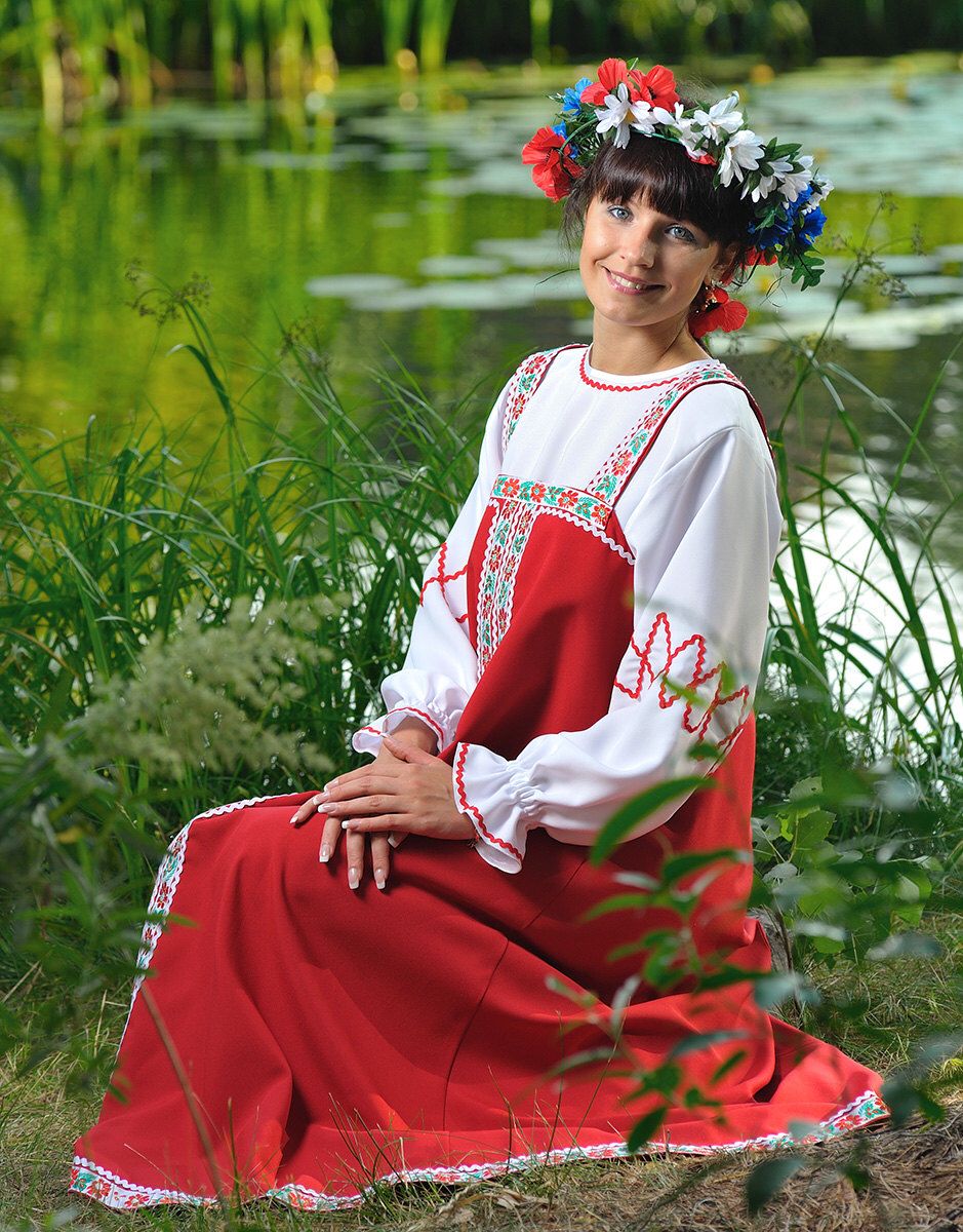 Beautiful girl Girls in Slavic costumes in Zhuhai