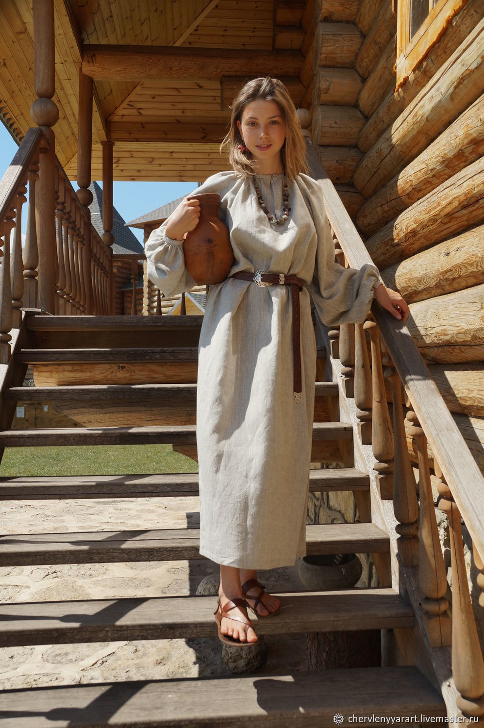 Girls in Slavic costumes in Zhuhai