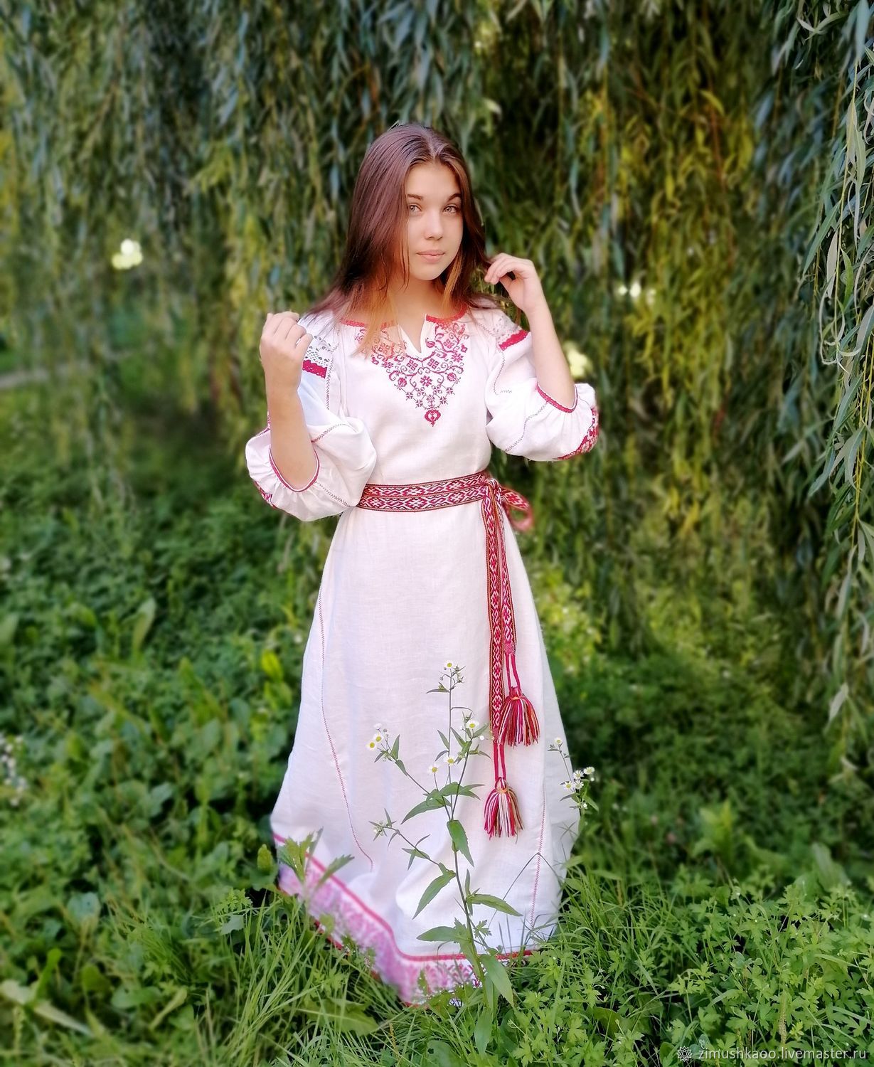 Girl Girls in Slavic costumes in Zhuhai
