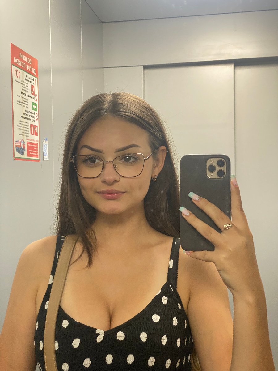 Sexy model Stacy in Zhuhai